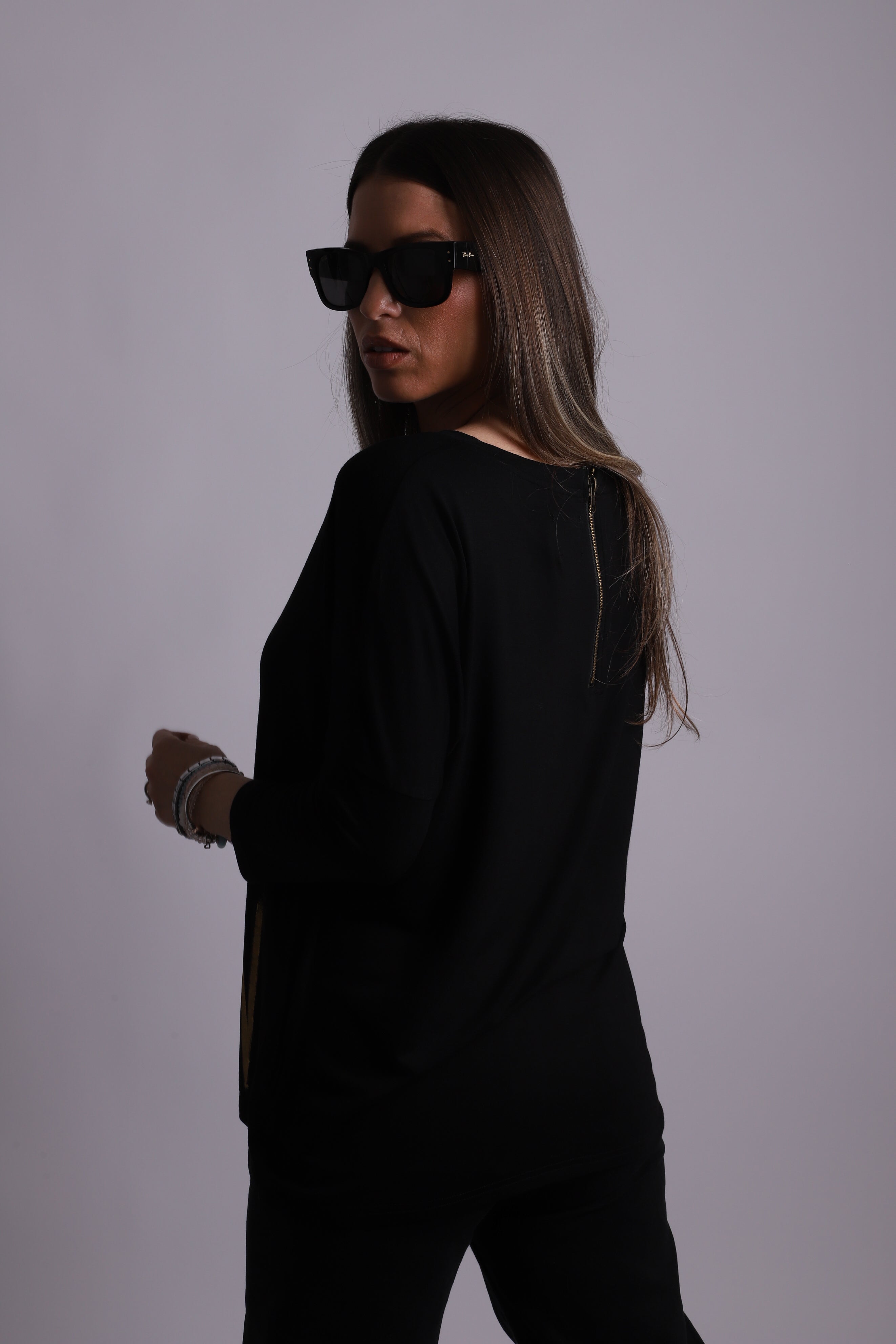 Camiseta "God is a Woman"