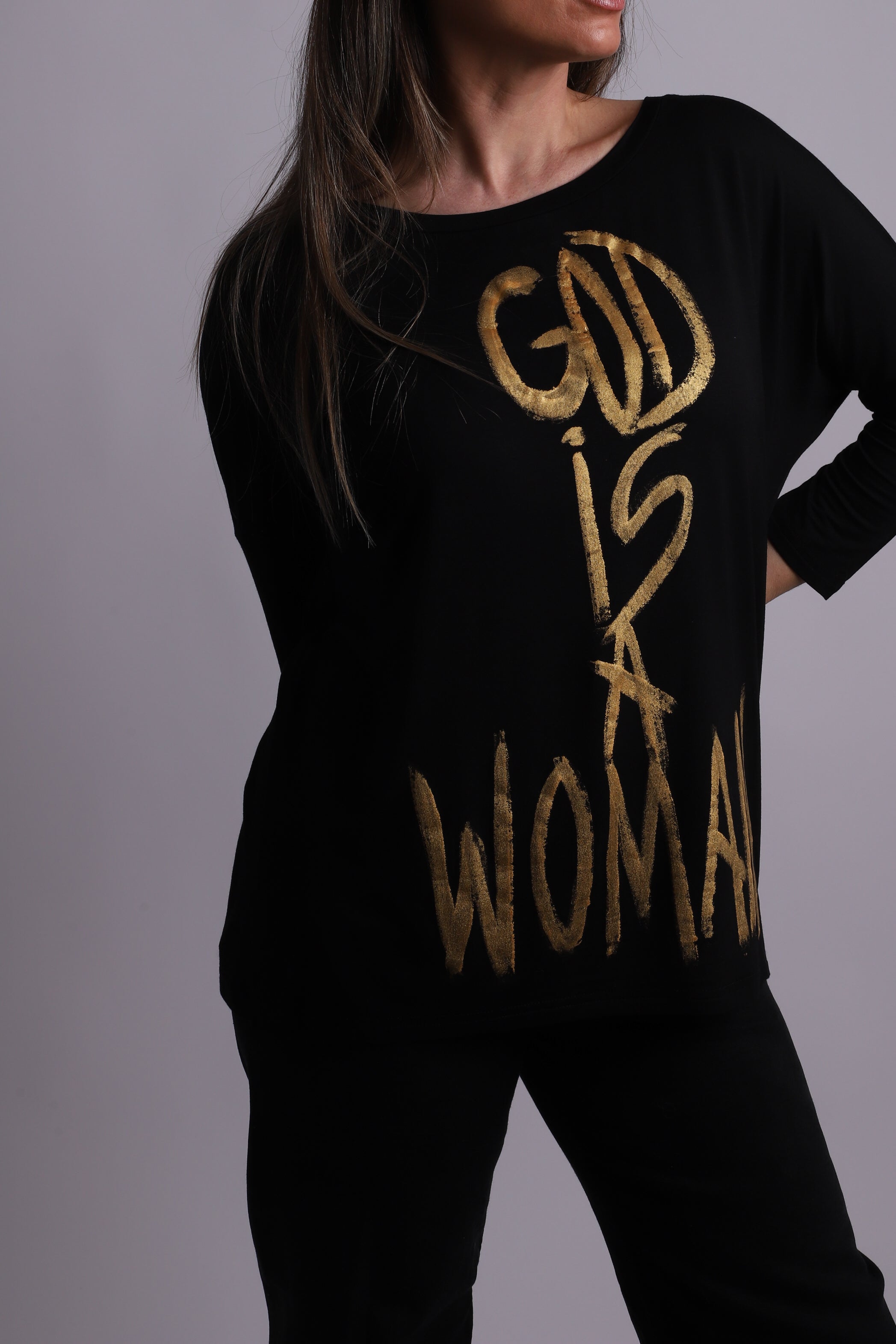 Camiseta "God is a Woman"